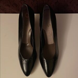 EASY SPIRIT Elegant Black Heels